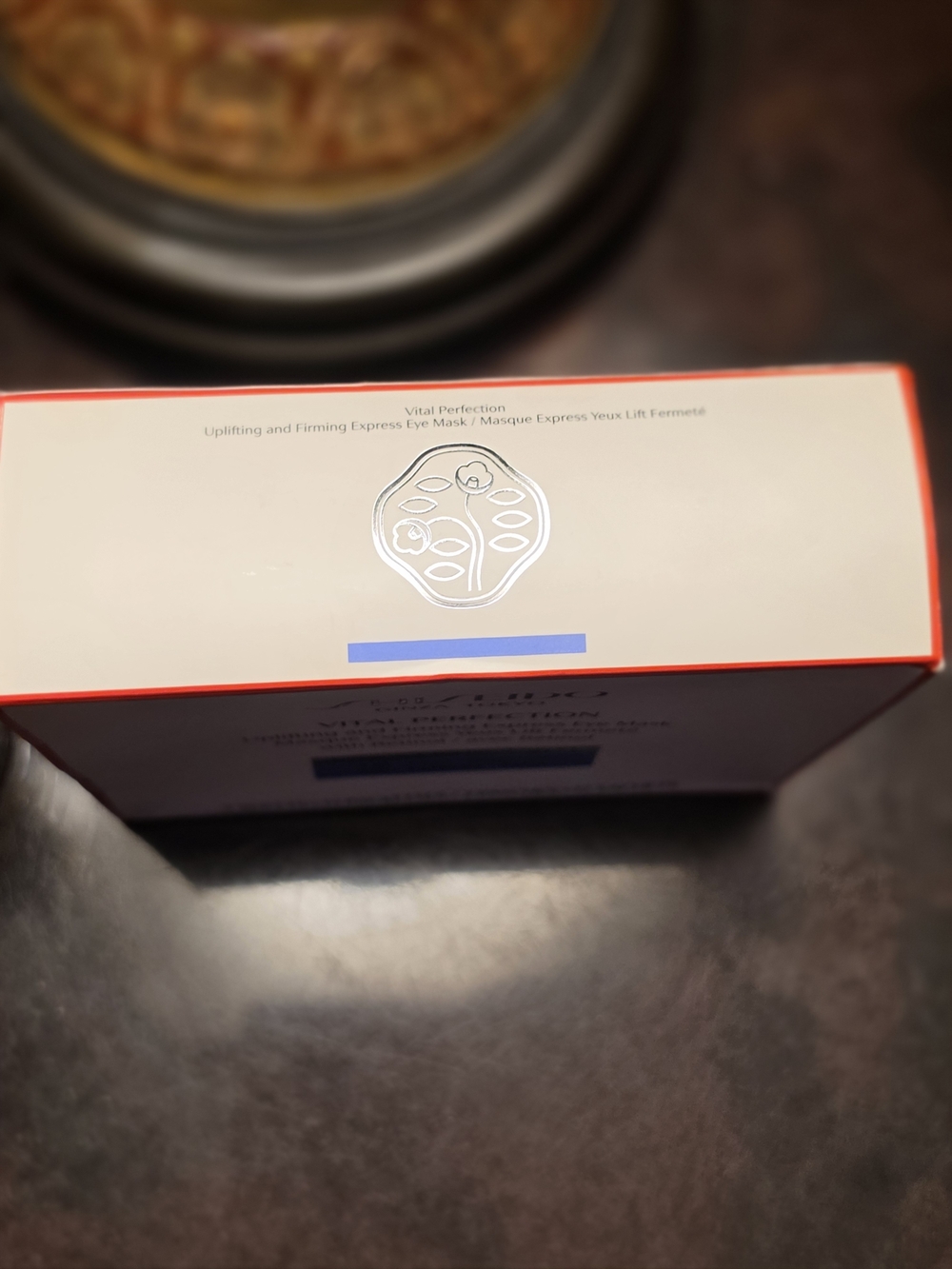 Shiseido Vital Perfection Uplifting Eye Mask - White with Red Trim NEW - Picture 2 of 3